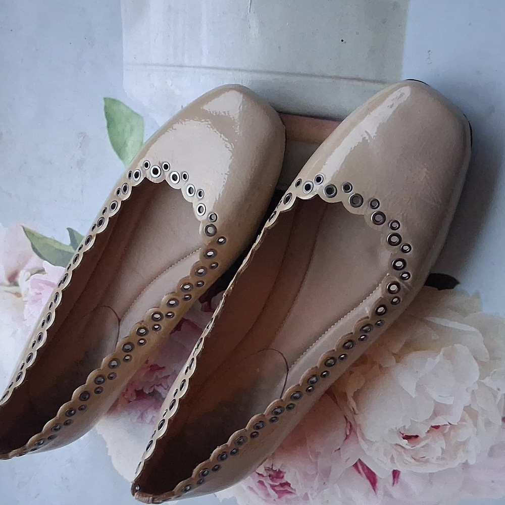Classic Scalloped Patent Ballet Flats With Grommet Design Detail - Taupe